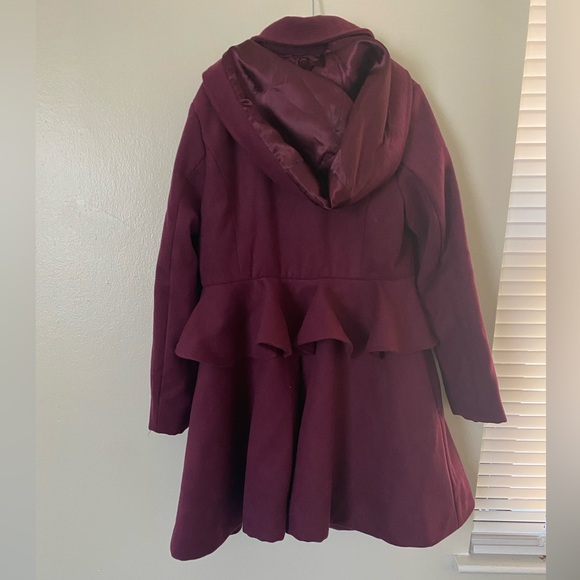 COPPER KEY - BURGUNDY TRENCH COAT - Picture 2 of 6